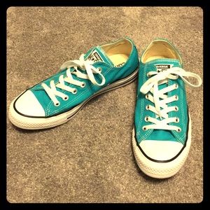 Women’s size 8 Converse All Star